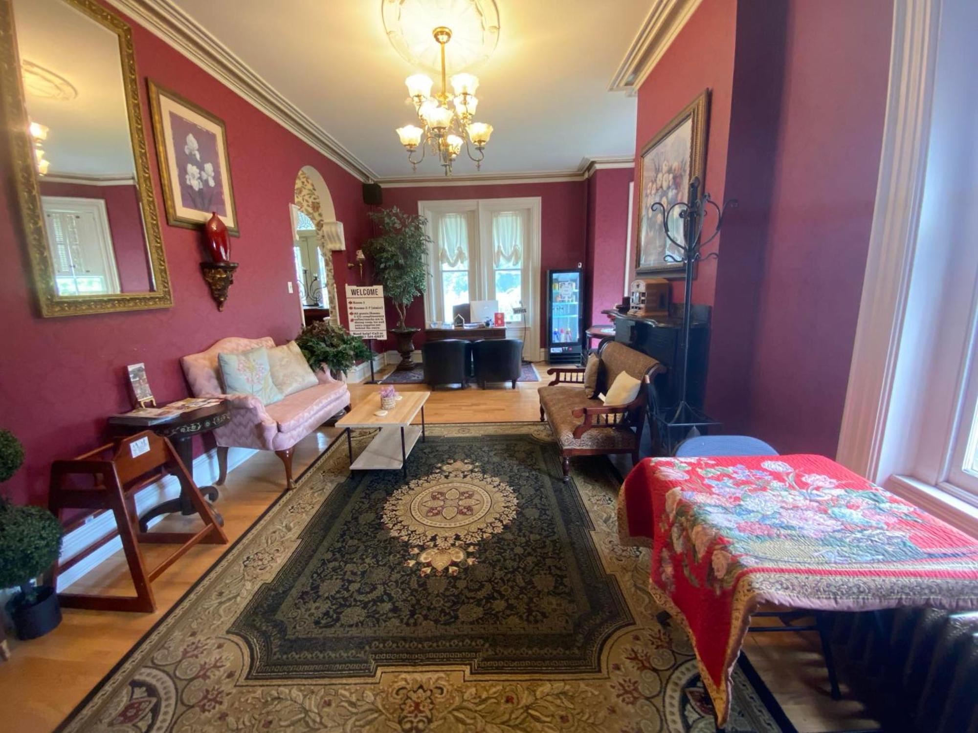 Greystone Manor Bed & Breakfast Bird-in-Hand 외부 사진