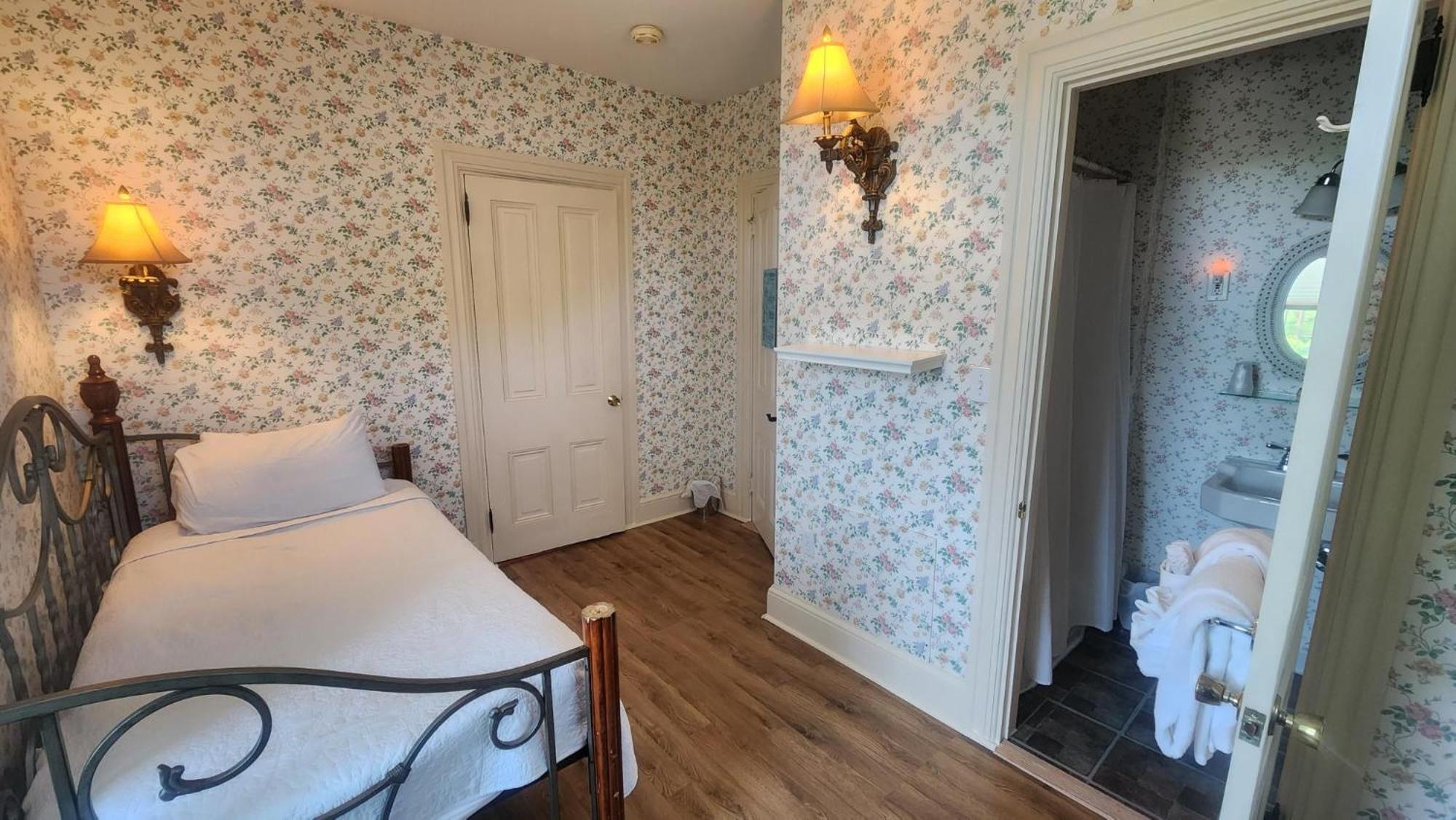 Greystone Manor Bed & Breakfast Bird-in-Hand 외부 사진