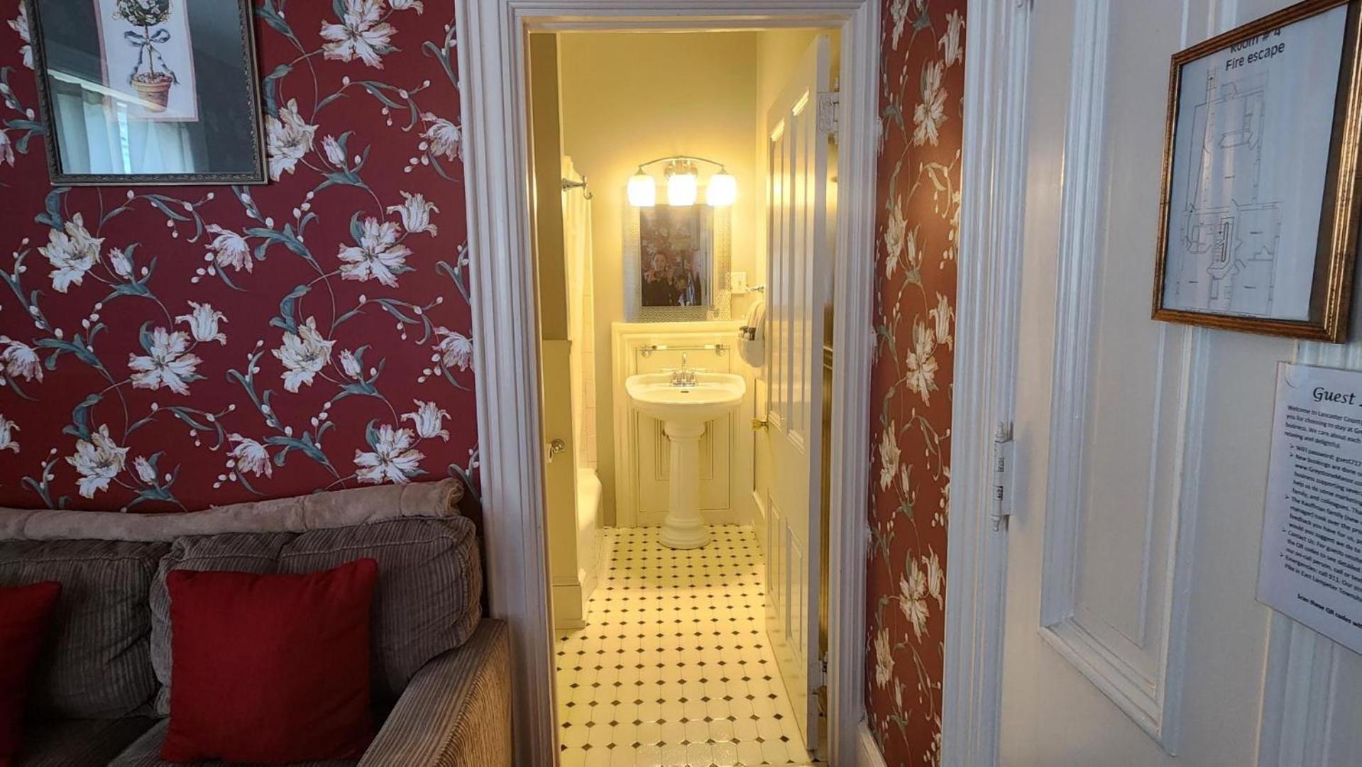 Greystone Manor Bed & Breakfast Bird-in-Hand 외부 사진