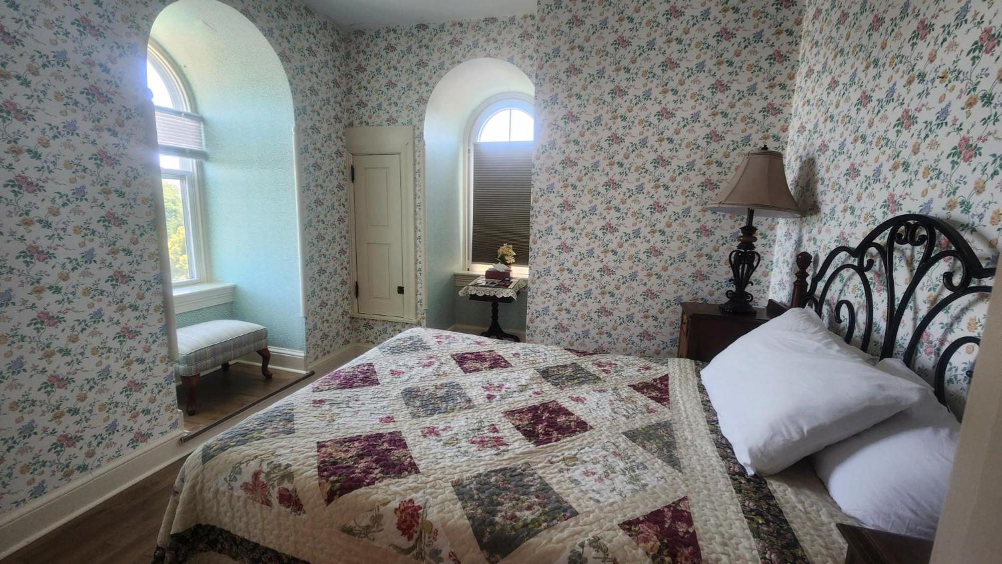 Greystone Manor Bed & Breakfast Bird-in-Hand 외부 사진