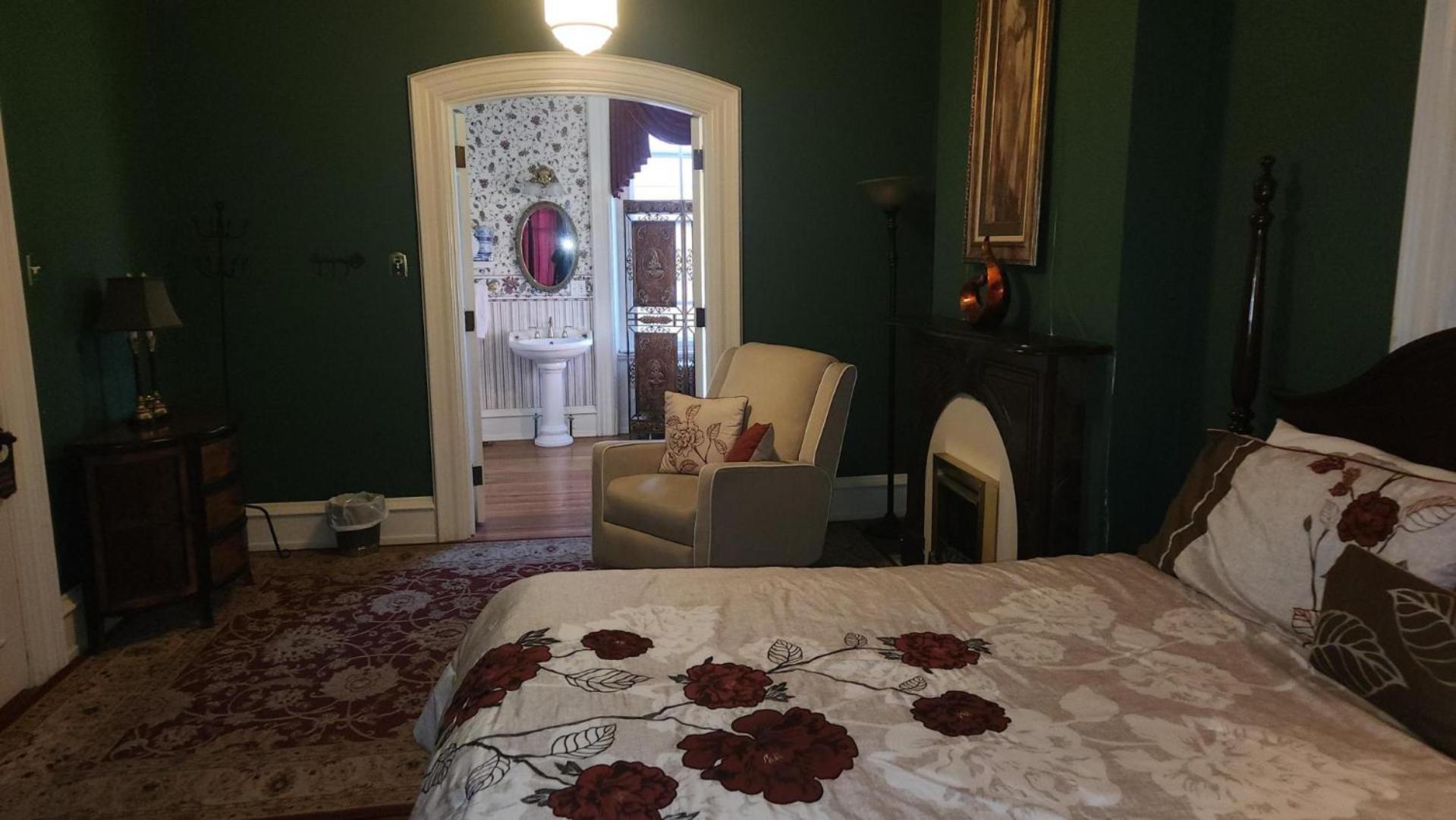 Greystone Manor Bed & Breakfast Bird-in-Hand 외부 사진
