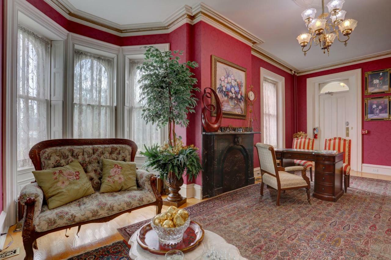 Greystone Manor Bed & Breakfast Bird-in-Hand 외부 사진